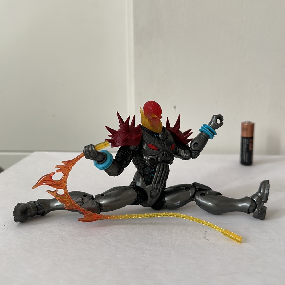 Action Figure - Picture 6 of 6